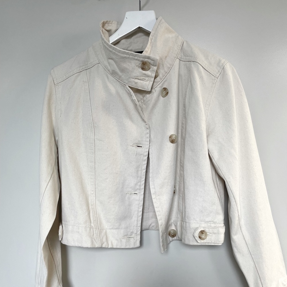 NWT Current Air. Mid weight denim tan jacket. Cropped fit.